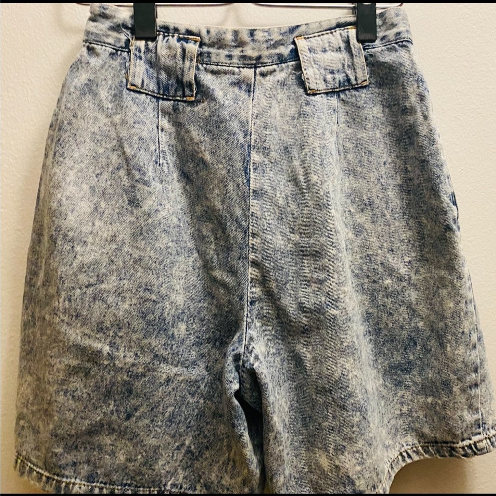 Blue High-Waisted Jean Shorts with Vintage Acid Wash - Picture 2 of 3